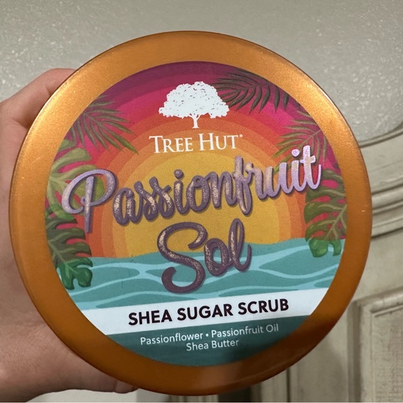 Tree Hut Scrub Passionfruit Sol - Picture 3 of 3